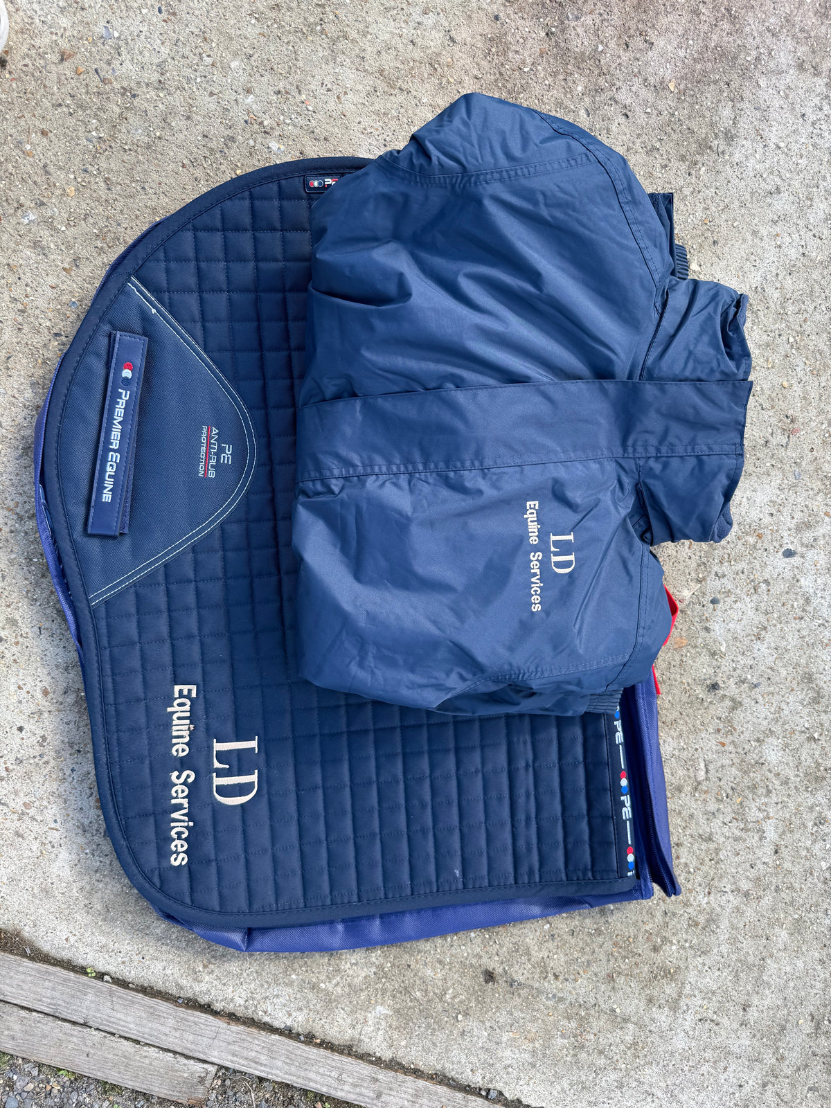 Saddlepad and Gillet set with 2 x free polo shirts